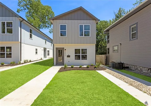 Photo 1 of Condo for sale at 4527 Forest Ave #B, Kansas City, MO 64110 | MLS# 2549085 | Listing updated on 2026-10-18