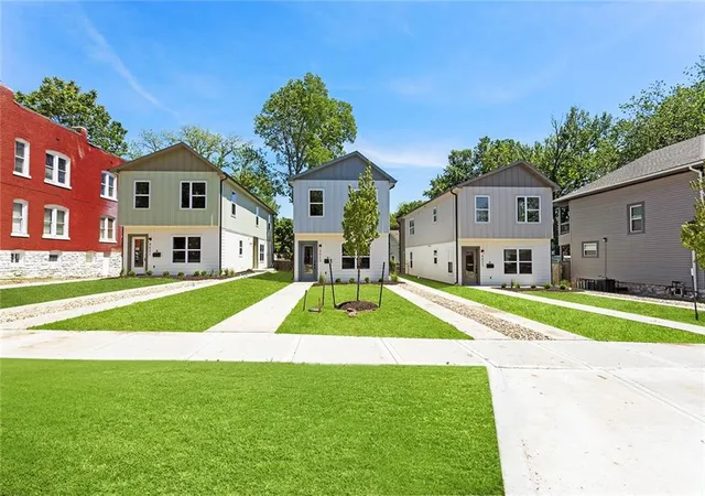 Photo 2 of Condo for sale at 4527 Forest Ave #B, Kansas City, MO 64110 | MLS# 2549085 | Listing updated on 2026-10-18