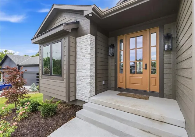 Photo 4 of Single family home for sale at 1149 Hummingbird Ct, Greenwood, MO 64034 | MLS# 2558171 | Listing updated on 2026-09-19