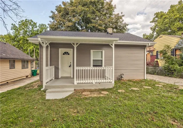 Photo 2 of Single family home for sale at 1810 S Maywood Ave, Independence, MO 64053 | MLS# 2569504 | Listing updated on 2026-09-15