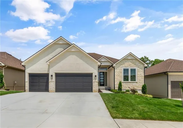 Photo 1 of Single family home for sale at 1528 Ne Park Springs Ter, Lees Summit, MO 64064 | MLS# 2573974 | Listing updated on 2026-09-13