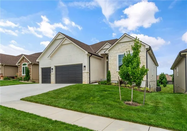 Photo 3 of Single family home for sale at 1528 Ne Park Springs Ter, Lees Summit, MO 64064 | MLS# 2573974 | Listing updated on 2026-09-13