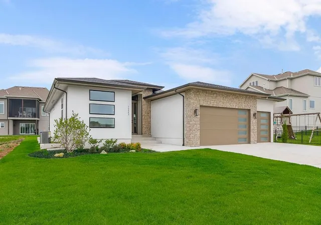 Photo 1 of Single family home for sale at 16642 S Hall St, Olathe, KS 66062 | MLS# 2574278 | Listing updated on 2026-10-12