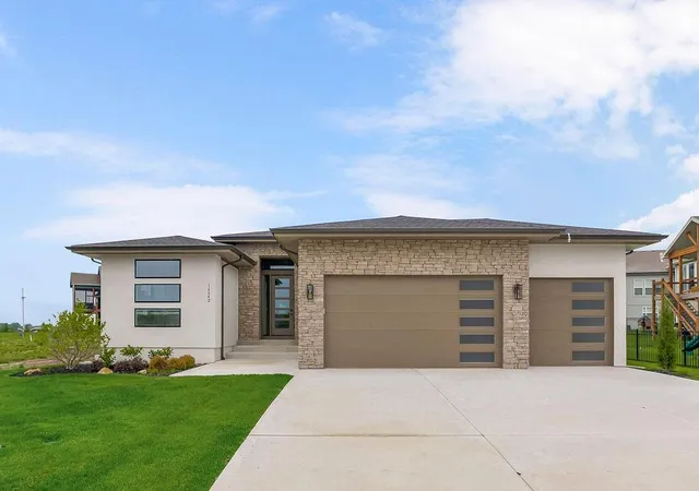 Photo 2 of Single family home for sale at 16642 S Hall St, Olathe, KS 66062 | MLS# 2574278 | Listing updated on 2026-10-12