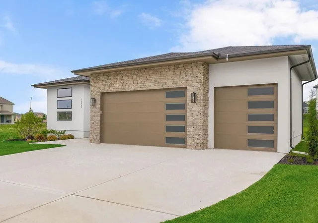 Photo 3 of Single family home for sale at 16642 S Hall St, Olathe, KS 66062 | MLS# 2574278 | Listing updated on 2026-10-12