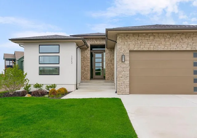 Photo 3 of Single Family Residence at 16642 S Hall St, Olathe, KS 66062 | MLS# 2574278 | | Sold on 2026-10-22