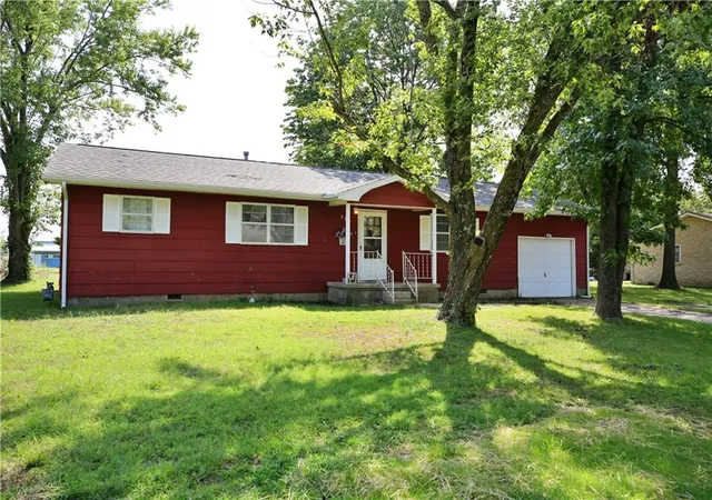 Photo 2 of Single family home for sale at 309 W 25th Street, Baxter Springs, KS 66713 | MLS# 2574425 | Listing updated on 2026-09-14