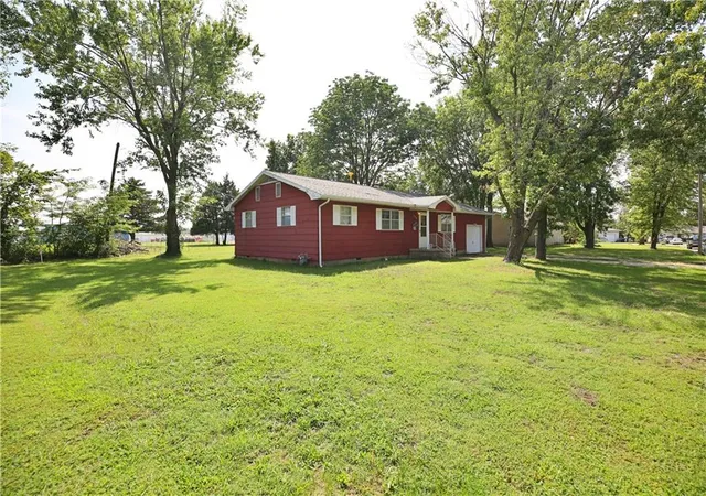 Photo 4 of Single family home for sale at 309 W 25th Street, Baxter Springs, KS 66713 | MLS# 2574425 | Listing updated on 2026-09-14