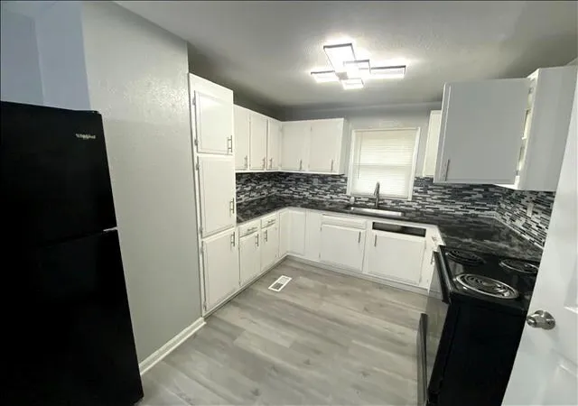 Photo 10 of Single family home for sale at 4220 E 43Rd St, Kansas City, MO 64130 | MLS# 2575516 | Listing updated on 2026-09-11