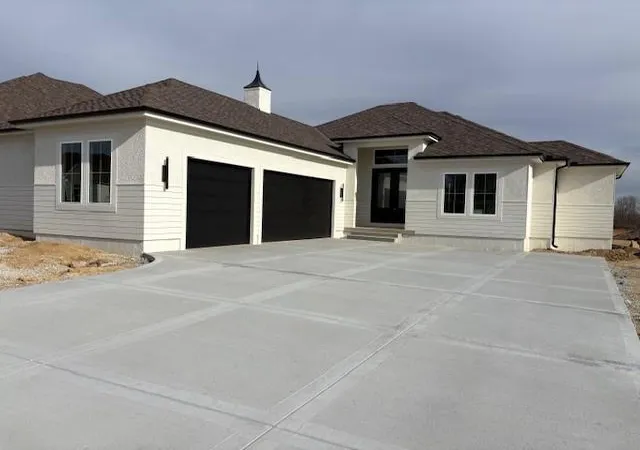 Photo 1 of Sale Pending at 4733 Nw Sienna Rdg, Riverside, MO 64150 | MLS# 2575754 | Listing updated on 2026-09-11