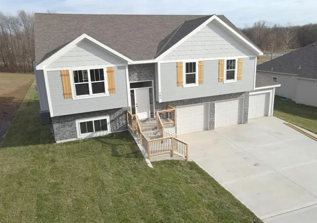 Photo 4 of Single family home for sale at 103 Sally Cir, Dearborn, MO 64439 | MLS# 2581575 | Listing updated on 2026-10-09