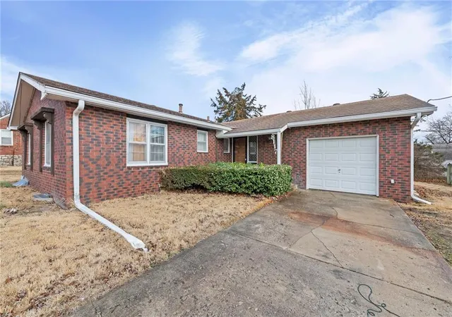 Photo 2 of Single family home for sale at 8117 Manning Ave, Raytown, MO 64138 | MLS# 2586520 | Listing updated on 2026-09-10