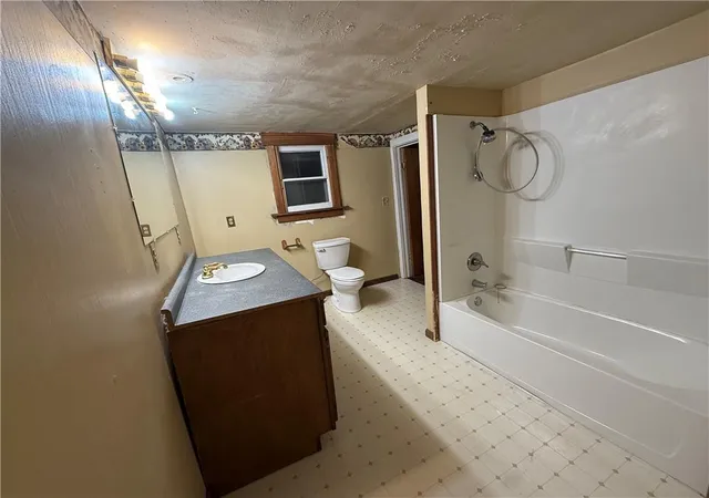 Photo 3 of Sale Pending at 701 N Hundley St, Albany, MO 64402 | MLS# 2591602 | Listing updated on 2026-10-10