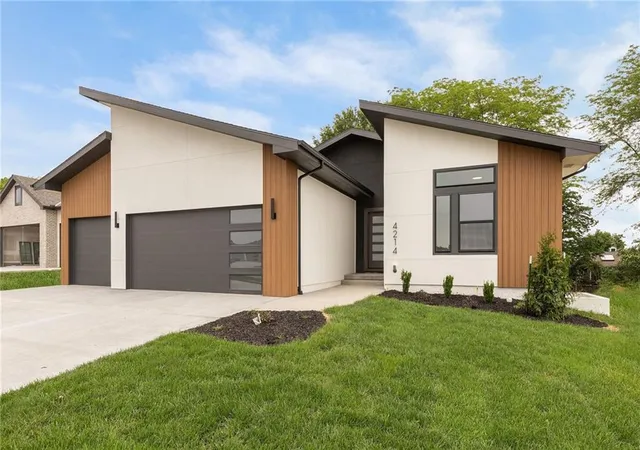 Photo 1 of Single family home for sale at 4214 Nw 77th Terrace, Kansas City, MO 64151 | MLS# 2594850 | Listing updated on 2026-09-19
