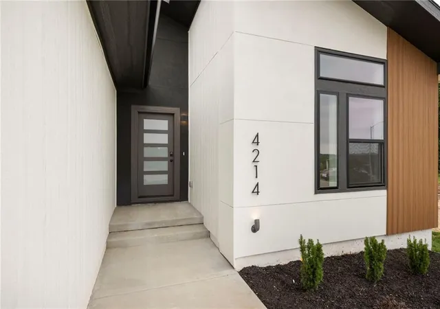 Photo 2 of Single family home for sale at 4214 Nw 77th Terrace, Kansas City, MO 64151 | MLS# 2594850 | Listing updated on 2026-09-19