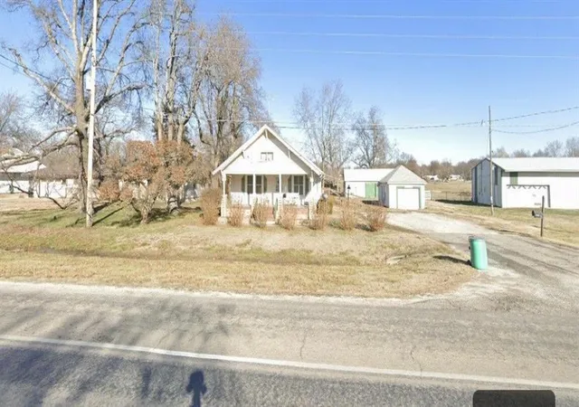 Photo 3 of Single family home for sale at 4701 Main St, Parsons, KS 67357 | MLS# 2595253 | Listing updated on 2026-09-14