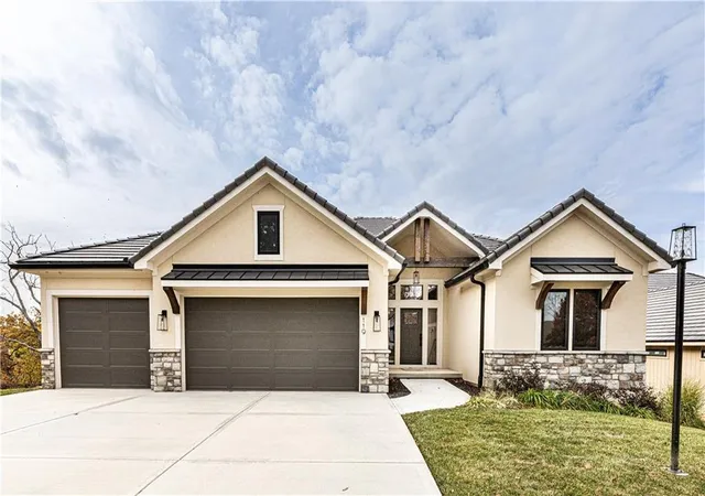 Photo 1 of Single family home for sale at 119 Teton Ridge, Lake Winnebago, MO 64034 | MLS# 2595954 | Listing updated on 2026-09-13
