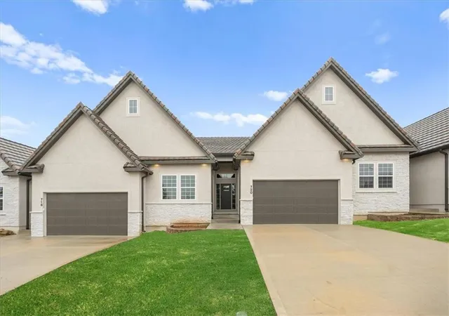 Photo 1 of Townhouse for sale at 720 Ne Lone Hl Dr #B, Lees Summit, MO 64064 | MLS# 2596132 | Listing updated on 2026-09-13