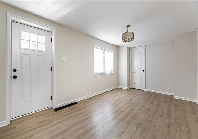 Photo 3 of Single family home for sale at 808 Ne Russell Rd, Kansas City, MO 64116 | MLS# 2599101 | Listing updated on 2026-09-10