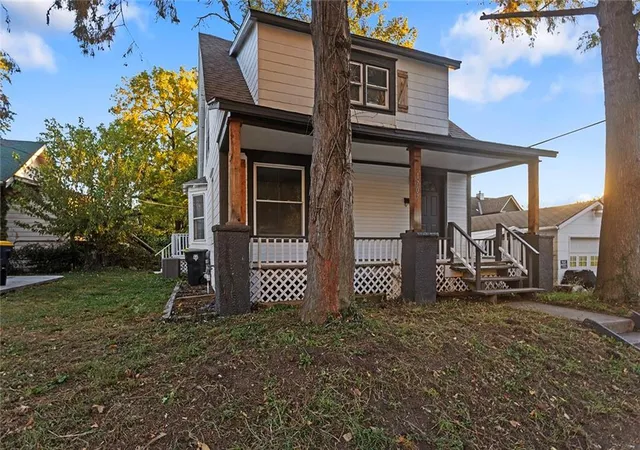 Photo 1 of Single family home for sale at 1707 W 44th Street, Kansas City, MO 64111 | MLS# 2599205 | Listing updated on 2026-09-15