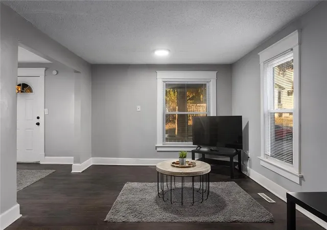 Photo 4 of Single family home for sale at 1707 W 44th Street, Kansas City, MO 64111 | MLS# 2599205 | Listing updated on 2026-09-15