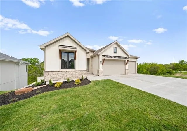 Photo 3 of Single family home for sale at 1408 Larkspur Pl, Raymore, MO 64083 | MLS# 2600638 | Listing updated on 2026-09-13