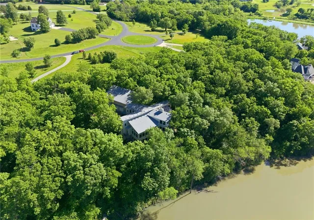 Photo 2 of Mansion for sale at 16371 Lake Point Dr, Bonner Springs, KS 66012 | MLS# 2600815 | Listing updated on 2026-09-13