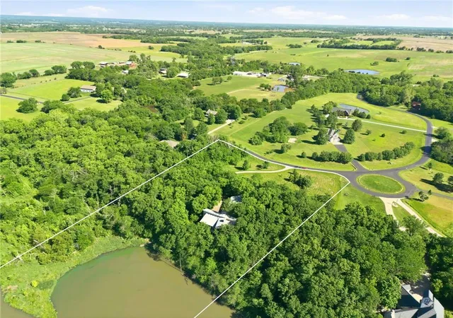Photo 3 of Mansion for sale at 16371 Lake Point Dr, Bonner Springs, KS 66012 | MLS# 2600815 | Listing updated on 2026-09-13