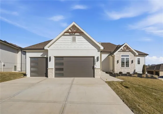 Photo 1 of Single family home for sale at 1520 Ne Stewart Pl, Lee's Summit, MO 64064 | MLS# 2601847 | Listing updated on 2026-09-13