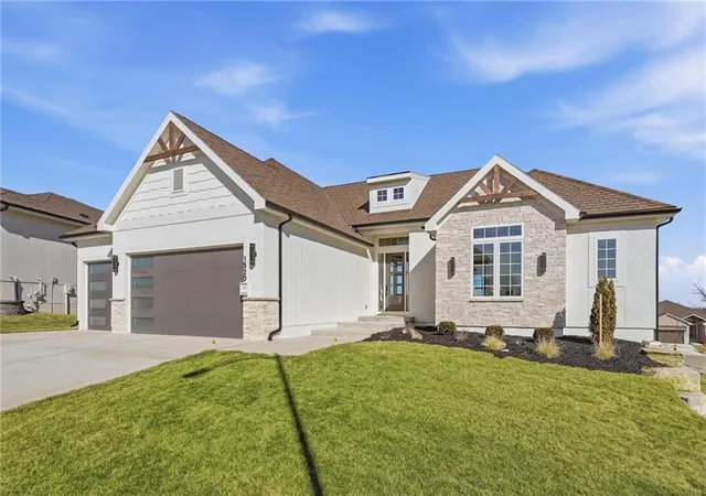 Photo 2 of Single family home for sale at 1520 Ne Stewart Pl, Lee's Summit, MO 64064 | MLS# 2601847 | Listing updated on 2026-09-13