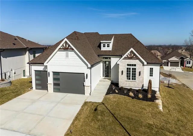 Photo 4 of Single family home for sale at 1520 NE Stewart Pl, Lee's Summit, MO 64064 | MLS# 2601847 | Listing updated on 2026-09-13