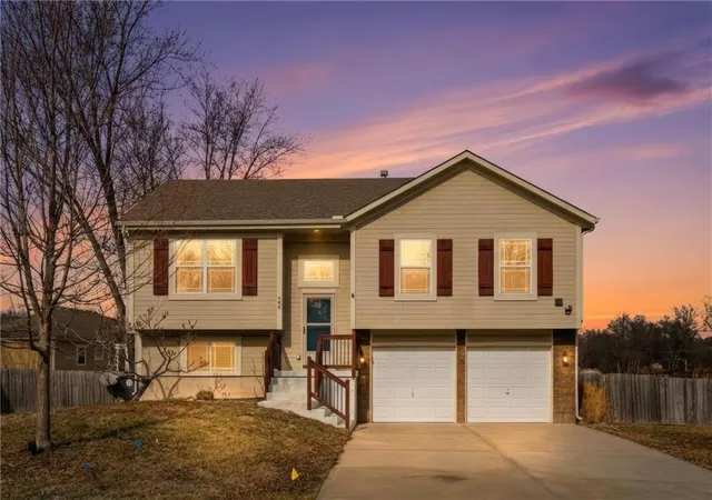 Photo 2 of Sale Pending at 406 Timbercreek Dr, Belton, MO 64012 | MLS# 2602199 | Listing updated on 2026-09-11