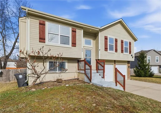 Photo 3 of Sale Pending at 406 Timbercreek Dr, Belton, MO 64012 | MLS# 2602199 | Listing updated on 2026-09-11