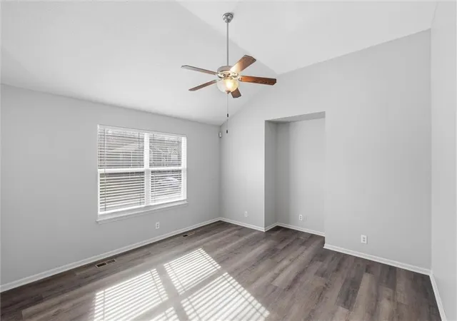 Photo 4 of Sale Pending at 406 Timbercreek Dr, Belton, MO 64012 | MLS# 2602199 | Listing updated on 2026-09-29