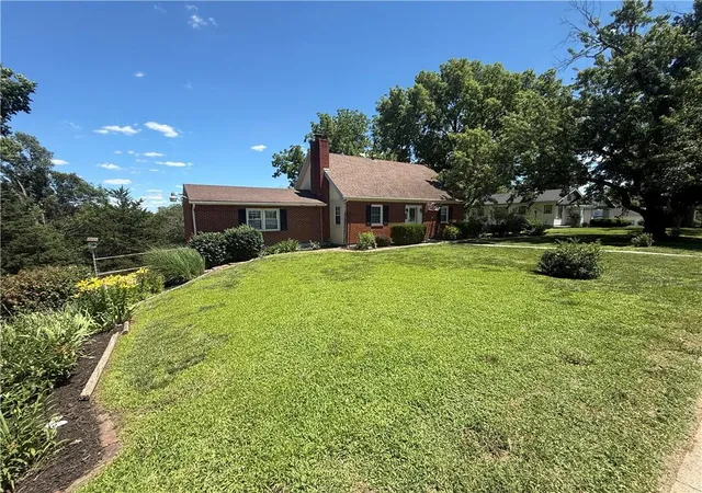 Photo 2 of Single family home for sale at 404 N 14th Street, Atchison, KS 66002 | MLS# 2603045 | Listing updated on 2026-09-14