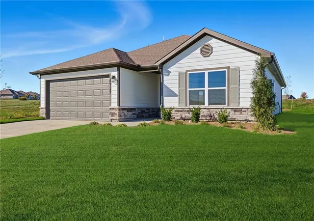 Photo 2 of Sale Pending at 20262 W 195th Street, Spring Hill, KS 66083 | MLS# 2603277 | Listing updated on 2026-09-28