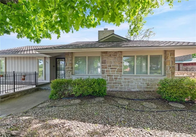 Photo 1 of Single family home for sale at 3630 N Briarcliff Rd, Kansas City, MO 64116 | MLS# 2603436 | Listing updated on 2026-09-12