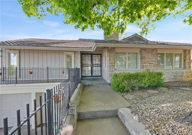 Photo 3 of Single family home for sale at 3630 N Briarcliff Rd, Kansas City, MO 64116 | MLS# 2603436 | Listing updated on 2026-10-06