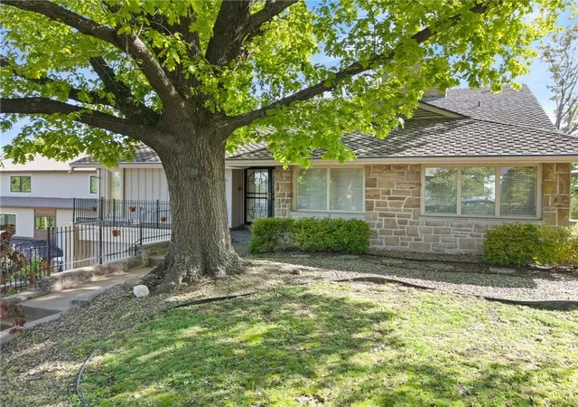 Photo 4 of Single family home for sale at 3630 N Briarcliff Rd, Kansas City, MO 64116 | MLS# 2603436 | Listing updated on 2026-10-06