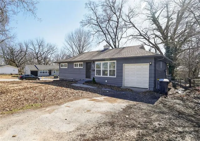 Photo 2 of Sale Pending at 7611 E 107th Street, Kansas City, MO 64134 | MLS# 2603495 | Listing updated on 2026-09-11