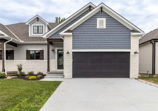 Townhouse for sale at 3109 Carlisle Ct, Saint Joseph, MO 64506 | MLS# 2604361