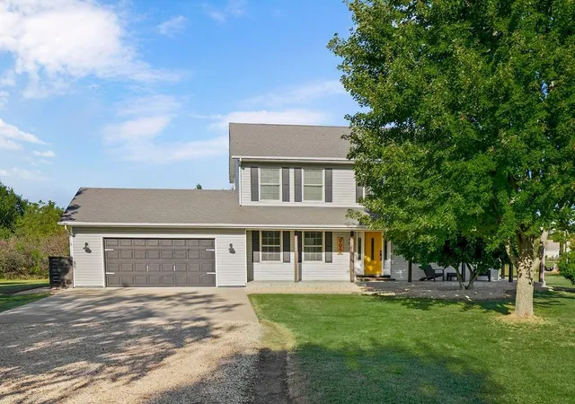 Single family home for sale at 992 E 750 Road, Lawrence, KS 66047 | MLS# 2604445