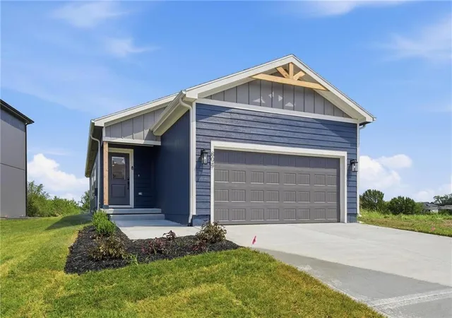 Photo 1 of Single family home for sale at 804 Glenn Cir, Raymore, MO 64083 | MLS# 2604825 | Listing updated on 2026-09-15