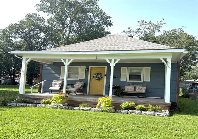 Photo 2 of Sale Pending at 107 E 22nd Street, Pittsburg, KS 66762 | MLS# 2605076 | Listing updated on 2026-09-29