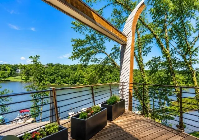 Photo 3 of Single family home for sale at 125 Lakeshore Dr S, Lake Quivira, KS 66217 | MLS# 2605450 | Listing updated on 2026-09-13