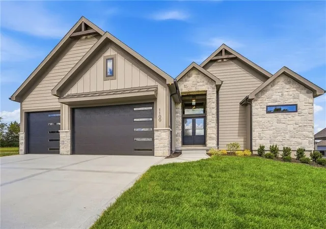 Photo 1 of Single family home for sale at 1100 Deer Run Dr, Greenwood, MO 64034 | MLS# 2605753 | Listing updated on 2026-09-12