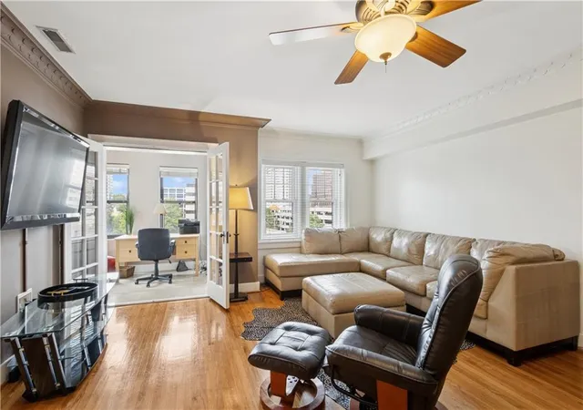 Photo 3 of Condo for sale at 807 W 48th Street #701, Kansas City, MO 64112 | MLS# 2605768 | Listing updated on 2026-09-12