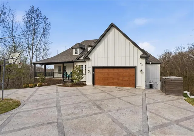 Photo 2 of Single family home for sale at 3317 N 103rd Court, Kansas City, KS 66109 | MLS# 2605887 | Listing updated on 2026-09-14