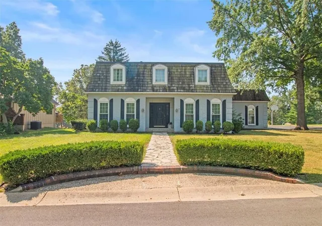 Photo 1 of Sale Pending at 420 Golfview Dr, Blue Springs, MO 64014 | MLS# 2607007 | Listing updated on 2026-09-14