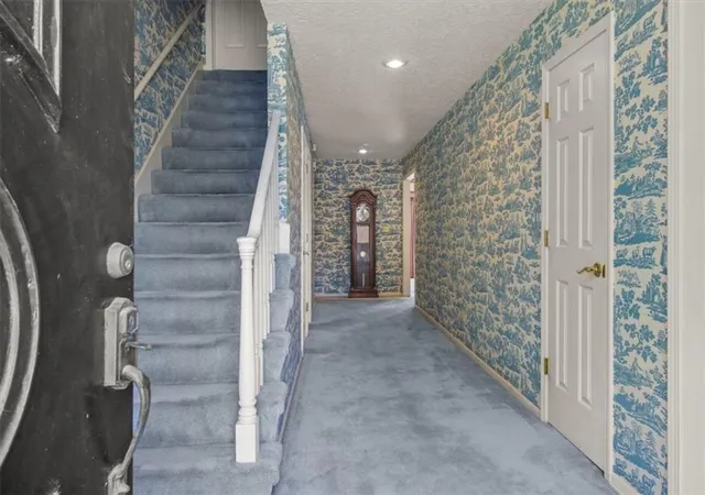 Photo 3 of Sale Pending at 420 Golfview Dr, Blue Springs, MO 64014 | MLS# 2607007 | Listing updated on 2026-09-14